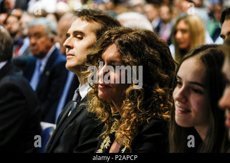 Santiago Bernabeu, Madrid, Spanien. 14 Juni, 2018. Drücken Sie die Taste Konferenz der neuen Real Madrid Manager, Julen Lopetegui; Lopetegui mit seiner Familie Quelle: Aktion plus Sport/Alamy leben Nachrichten Stockfoto