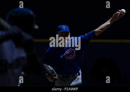 Milwaukee, WI, USA. 13. Juni, 2018. Chicago Cubs Krug Mike Montgomery Nr. 38 während der Major League Baseball Spiel zwischen den Milwaukee Brewers und die Chicago Cubs am Miller Park in Milwaukee, WI. John Fisher/CSM/Alamy leben Nachrichten Stockfoto