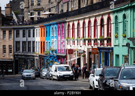 Farbenfrohe Gebäude auf der Westseite der Bug, Edinburgh Altstadt zum Weltkulturerbe der UNESCO, Edinburgh, Schottland Großbritannien Stockfoto