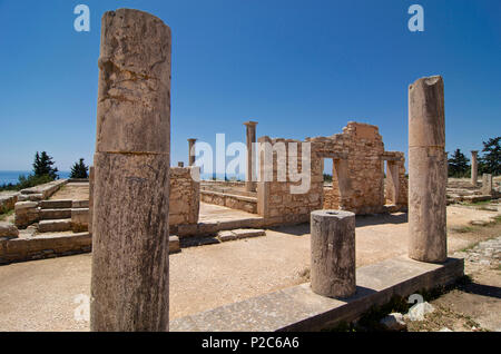 Römische Ruinen hoch auf einem Felsen in der nähe von Kourion Limassol, Limassol, Zypern Stockfoto