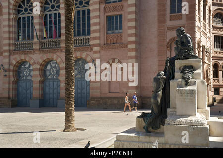 Plaza Fragela, Gedächtnis und Palme vor dem Gran Teatro Falla, Cadiz, Andalusien, Spanien, Europa Stockfoto