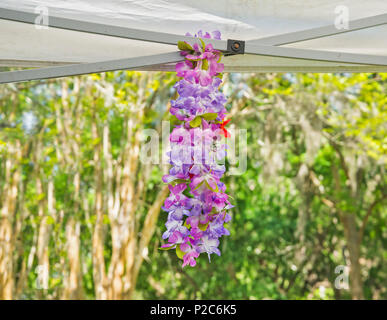 Hawaii Lei geblümten Vorhängen zum Verkauf an einer Spring Garden Festival in Florida. Stockfoto