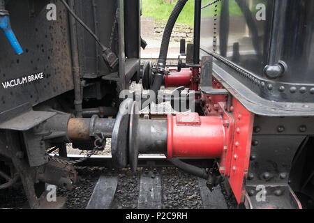 Carrog Rail Station, Wales. UK. Dampfzug Kopplung mit Links und Puffer. Stockfoto