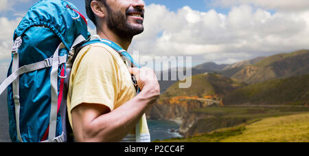 Nahaufnahme der Mann mit Rucksack auf Big Sur Küste Stockfoto