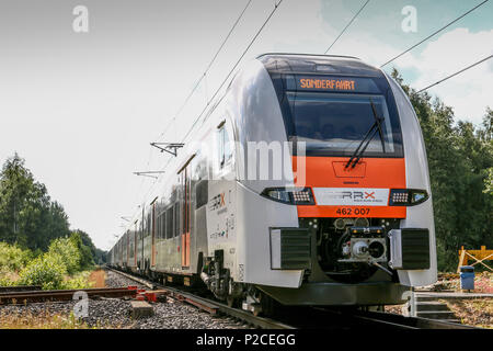 Derzeit entsteht im Werk Krefeld-Uerdingen Siemens die neue Generation von Fahrzeugen für den Nahverkehr in der Rhein-Ruhr-Region. Der Siemens Desiro HC ist eine Kombination aus elektro-triebzug und Doppelstockwagen. Stockfoto