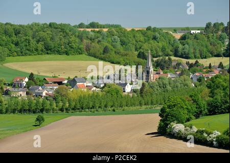 Frankreich, Aisne, Coucy-le-Château Salses, Ansicht von Coucy la Ville von Coucy Schloss Stockfoto