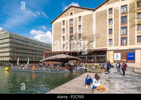 Frankreich, Paris, La Villette Becken, der größten künstlichen Wasserstraße in Paris, die den Ourcq Canal auf die Canal Saint-Martin, Bar - Restaurant und handwerkliche Brauerei, Paname Brauen Unternehmen oder PBC verbindet Stockfoto