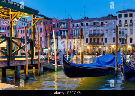 Gondeln im Canal Grande, Venedig, Italien, Stockfoto