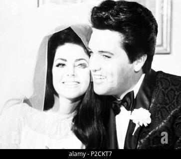 Der amerikanische Sänger Elvis Presley an seiner Hochzeit mit Priscilla Presley im Jahre 1967. Stockfoto