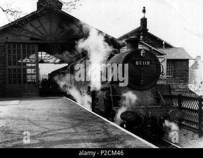 . Englisch: BR-Standard Klasse 4 2-6-4T Motor Nr. 80118 in Guisborough Bahnhof, 1950. 1950er-Jahre. Anonym 23 Guisborough Bahnhof Stockfoto