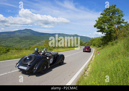 BMW 328 1939 auf einer Straße, Oldtimer, Rennen, Mille Miglia, 1000 Miglia, Livorno, Toskana, Italien, Europa Stockfoto