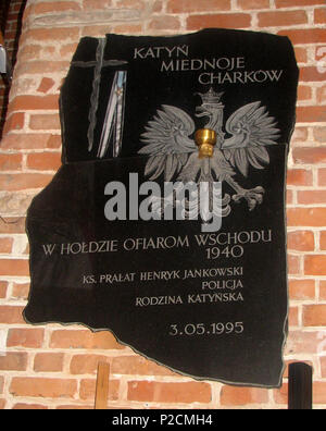 42 Gedenktafel für die Opfer der Massaker von Katyn, Mednoye und Charkow, die Kirche von St. Birgitta in Danzig Stockfoto