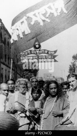 . Englisch: Paramahansa Yogananda und Sri Yukteswar in einem religiösen Prozession Serampore, Indien 1935 English: Paramahansa Yogananda und Sri Yukteswar in einer religiösen Prozession in Serampore, Indien 1935. 30 Mai 2013, 07:31:49. Sri Yukteswar 44 PY + SY-Serampore Stockfoto