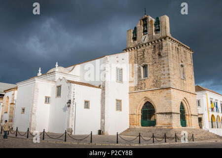 Faro, Portugal - 01 Mai, 2018: die architektonischen Details von Faro Kathedrale an einem Frühlingstag Stockfoto