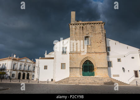 Faro, Portugal - 01 Mai, 2018: die architektonischen Details von Faro Kathedrale an einem Frühlingstag Stockfoto