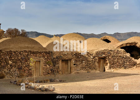 Alte Häuser mit Kuppeldach. Traditionelle iranische Adobe Village in Isfahan Provinz. Iran Stockfoto