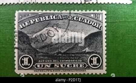 . Español: Estampilla ecuatoriana de 1 Sucre con el Cerro Chimborazo en la Serie de estampillas celebrando el ferrocarril de Quito eine Guayaquil. 1907. 2 August 2016, 10:52:07. Computerwoche del Ecuador 12 Chimborazo Estampilla Stockfoto