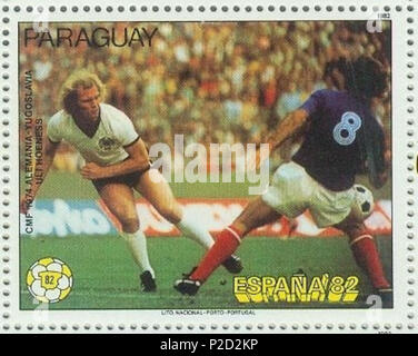 . English: Briefmarke aus Paraguay zur Fußball-Championships 1982 in Spanien: Szene aus dem Spiel Deutschland - Jugoslawien im Jahre 1974 mit dem deutschen Vorgängerbaues verspielte Uli Hoeneß gegen Branko Oblak (Nr. 8) Englisch: Stempel von Paraguay der FIFA Fußball-Weltmeisterschaft 1982 in Spanien: Szene des Spiels Deutschland - Jugoslawien im Jahr 1974 mit dem Deutschen Uli Hoeneß vs. Branko Oblak (Nr. 8) von Jugoslawien. 1982. von R-E hochgeladen - AL (talk | contribs | Galerie) (Deutsch) 2 1982 - Paraguay - WM - Spanien-3-Uli Stockfoto
