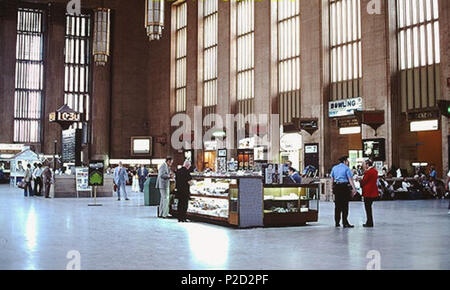 . Englisch: Innenraum der 30th Street Station im August 1976. August 1976. Hikki Nagasaki 2 30th Street Station Innenraum, August 1976 Stockfoto