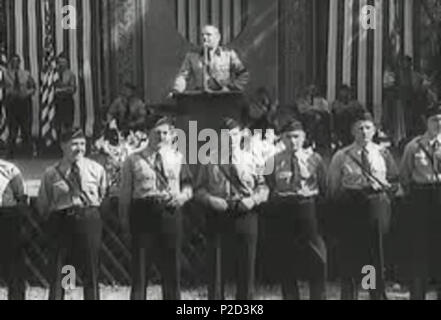 . Fritz Kuhn, German American Bund Rally (1938 oder 1939); aus: "Schlacht von den Vereinigten Staaten, die Spione in uns; FBI; J.Edgar Hoover, Geschichte RG -60.4508, Band 2820. 1944. Produzent: Armee Informationen Niederlassung; Armee bildliche Service; Luftwaffe; Marine Abteilung 6 Kampf der USA 5 Kuhn Stockfoto