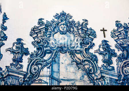 Kacheln Azulejos in der Kirche Igreja da Misericordia, Tavira, Algarve, Portugal Stockfoto