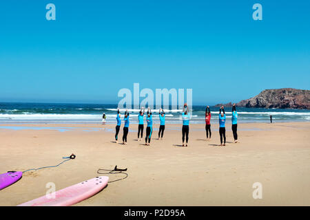 Surfer, Praia da Bordeira, Carrapateira, Costa Vicentina, Algarve, Portugal Stockfoto