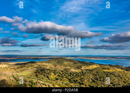Blick Richtung Alqueva Stausee, Monsaraz, Alentejo, Portugal Stockfoto