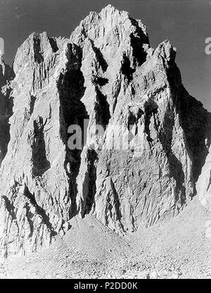 . Mount Winchell - in Kings Canyon National Park, von Ansel Adams, Sierra Nevada, Kalifornien. ca. 1930 fotografiert. Ansel Adams (1902 - 1984) Alternative Namen Ansel Easton Adams Beschreibung amerikanischer Fotograf, Pianist, Schriftsteller, Bergsteiger und Hochschullehrer Geburtsdatum / Tod 20. Februar 1902 22. April 1984 Ort der Geburt / Todes San Francisco Carmel-by-the-Sea Arbeitsort American West Authority control: Q 60809 VIAF:?:? ISNI 61625857 0000 0001 2135 7568 ULAN:?? n 500026108 LCCN: 79056359 NLA:? 35000977 WorldCat 29 Könige Canyon-Mt Winchell Aah 09. Stockfoto