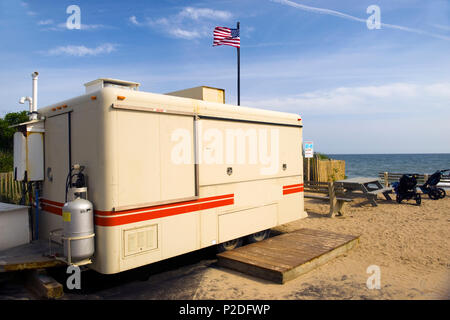 Essen auf Rädern in der Nebensaison auf dem Parkplatz des berühmten Surfstrand Ditch Plains in Montauk, New York geschlossen Stockfoto