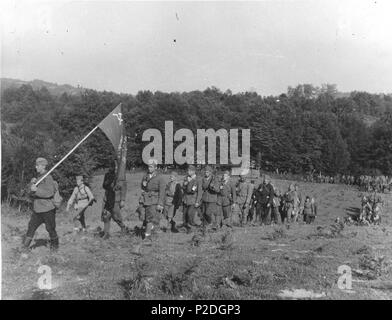 . Italiano: Partigiani della Seconda brigata proletaria in Marcia in Bosnien orientale nell'Estate 1943. 1943. Unbekannt 51 Seconda brigata Proletaria 1943 Stockfoto