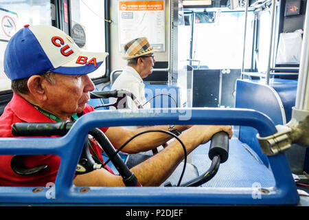 Florida, FL South, Miami Beach, Bus, Miami-Dade Metrobus, öffentliche Verkehrsmittel, ethnische Minderheit in Lateinamerika, Einwanderer, Senioren o Stockfoto