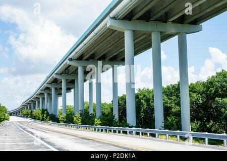 Florida Upper Key Largo Florida Keys, Overseas Highway, US1, jewfish Creek Bridge, Balkenbrücken, FL170818007 Stockfoto