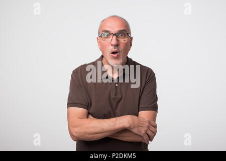 Portrait von Reife überrascht Mann. Stockfoto