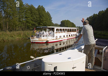 Touristische Boot in der Nähe von Zaren Schloss an der Havel, Brandenburg, Deutschland, Europa Stockfoto