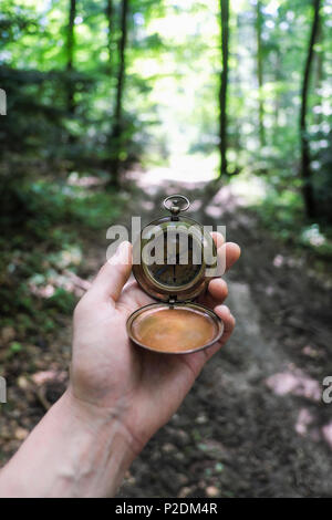 Mann mit dem Zirkel in der Hand Stockfoto