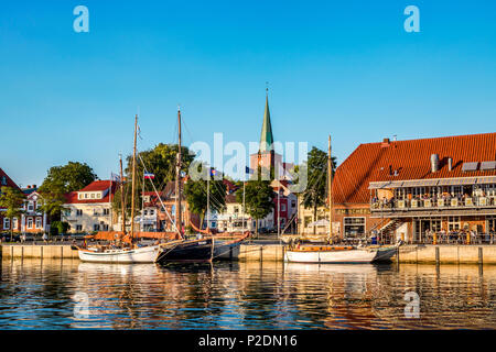 Marina mit traditionelle Segelboote, Neustadt, Ostsee, Schleswig-Holstein, Deutschland Stockfoto