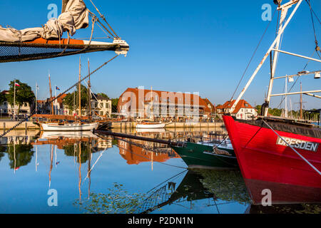 Marina mit traditionelle Segelboote, Neustadt, Ostsee, Schleswig-Holstein, Deutschland Stockfoto