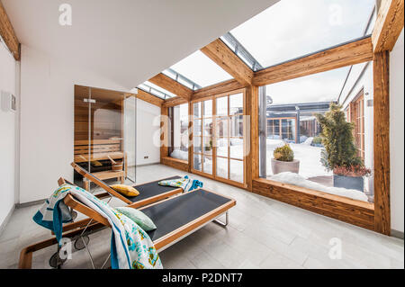 Wellness im Penthouse in einem modernen alpenländischen Stil, Kitzbühel, Tirol, Österreich, Europa Stockfoto