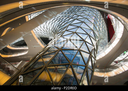 Außergewöhnliche Architektur von Massimiliano Fuksas im MyZeil Shopping Mall in Zeil, Frankfurt am Main, Hessen, Germa Stockfoto