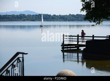 Waginger See in der Nähe von Waging in Altsalzburger, Chiemgau, Oberbayern, Bayern, Deutschland Stockfoto