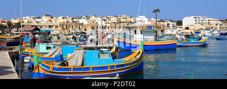 Bunte Luzzu Boote im Hafen von Marsaxlokk, Süd-Ost-Küste von Malta. Stockfoto