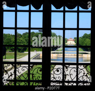 Park mit Kanal und Schloss Lustheim auf Schloss Schleißheim, in der Nähe von München, Bayern, Deutschland Stockfoto