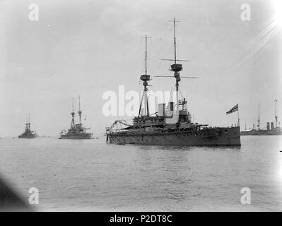 . Foto, britischen Schlachtschiff HMS Agamemnon in Spithead für die Naval Review oder des Königs Überprüfung der Flotte. ca. verankert. Juni - Juli 1909. Unbekannt 25 HMS Agamemnon Spithead 1909 Flickr 4793355422 358 e6c21bd o Stockfoto