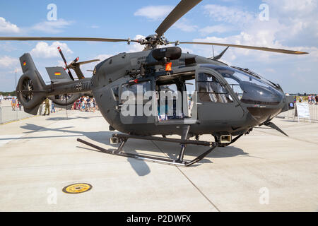 WUNSTORF, Deutschland - Juni 9, 2018: Die Deutsche Luftwaffe (Luftwaffe) Airbus H 145 M military Utility Helicopter auf Anzeige am Tag der Bundeswehr. Stockfoto