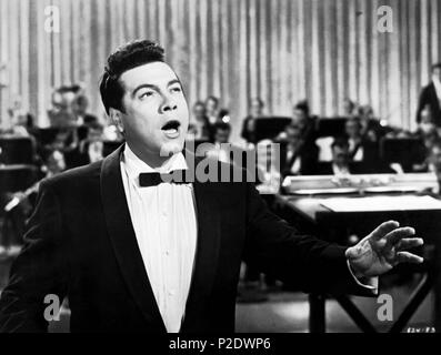 Original Film Titel: SERENADE. Englischer Titel: SERENADE. Regisseur: ANTHONY MANN. Jahr: 1956. Stars: Mario Lanza. Credit: M.G.M/Album Stockfoto