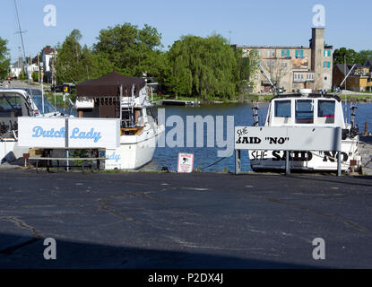 Lake Michigan Charter Angeln Boote bei zwei Flüssen, Wisconsin Stockfoto