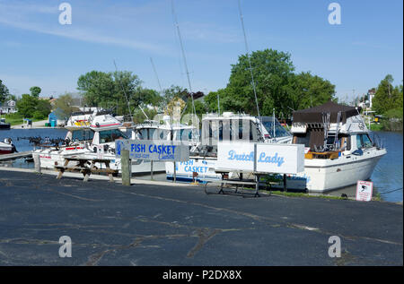 Lake Michigan Charter Angeln Boote bei zwei Flüssen, Wisconsin Stockfoto