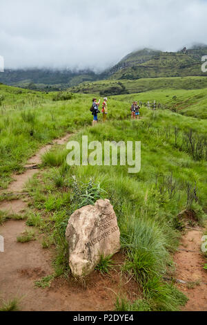 Trekking in die Drakensberge, Südafrika Stockfoto