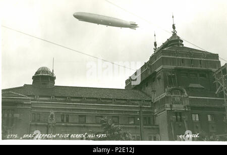 . Die deutsche Luftschiff LZ 127 Graf Zeppelin über Bergen, Norwegen, 1930 (Postkarte). Anmerkungen: Mehr von Knudsen arbeiten an vorhanden: [1], das Bild Sammlung an der Universität von Bergen (nur in norwegischer Sprache) [2] [3], [4] Original gehört zum lokalen Sammlung am Bergen Öffentliche Bibliothek. Juli 1930. Atelier Knud Knudsen Bergen Öffentliche Bibliothek Norwegen 40 vorbei am Theater Graf Zeppelin über Bergen Norwegen Stockfoto