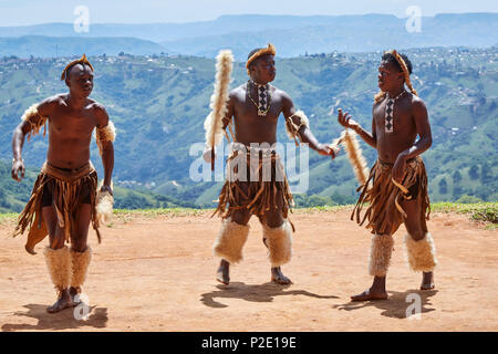 Zulu Tänzerinnen am PheZulu kulturelles Dorf in KwaZulu-Natal Stockfoto